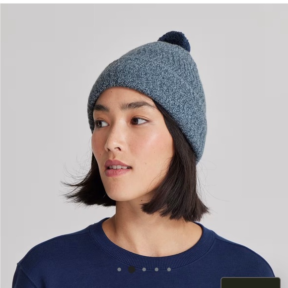 Allbirds knitted merino wool beanie with pom pom - Picture 3 of 11